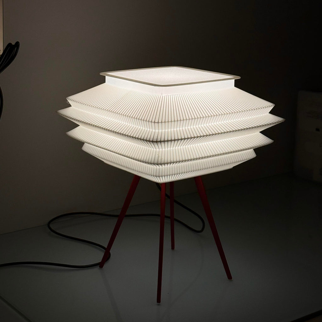 Modern Pleated Table Lamp – 3D Printed LED Desk Light with Red Tripod Base